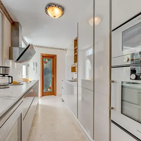 Βίλα Marina Luxury Sea View Private Pool & Garden - *