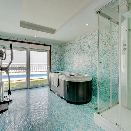 Marina Luxury Sea View Private Pool & Garden - 阿德耶