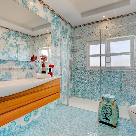 Marina Luxury Sea View Private Pool & Garden - * アデヘ