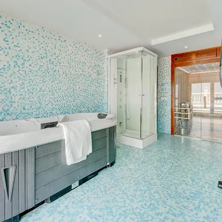 Marina Luxury Sea View Private Pool & Garden -