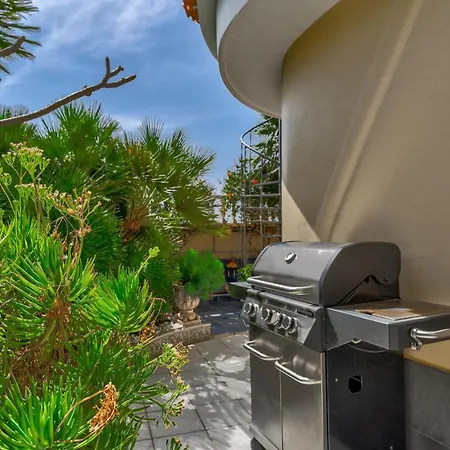 Marina Luxury Sea View Private Pool & Garden -