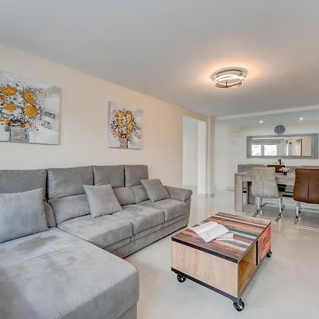 Villa Marina Luxury Sea View Private Pool & Garden -