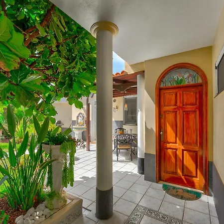 Villa Marina Luxury Sea View Private Pool & Garden -