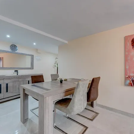 Villa Marina Luxury Sea View Private Pool & Garden -
